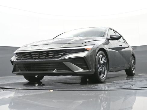 Certified 2025 Hyundai Elantra Sport image 78