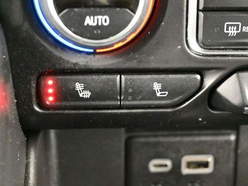 Used 2024 Chevrolet Suburban LT image 29