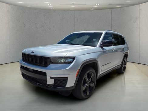 Used 2021 Jeep Grand Cherokee L Laredo AWD/4WD image 11