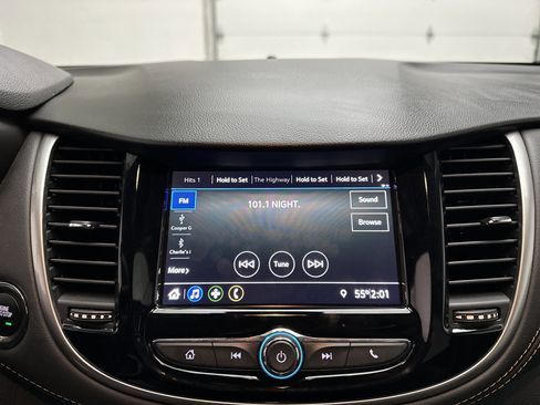 Used 2022 Chevrolet Trax LT w/ LT Convenience Package image 28