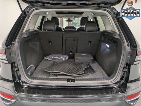 Used 2025 Volkswagen Taos SEL image 25