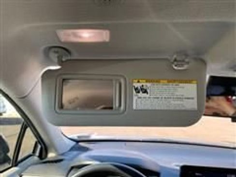 Used 2022 Toyota Corolla Cross LE image 31