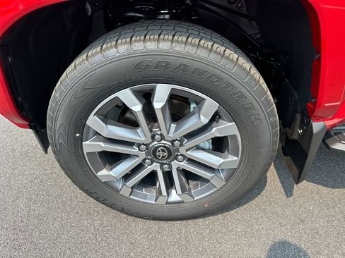 Used 2026 Toyota 4Runner Limited AWD/4WD image 13