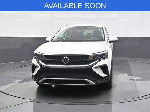 Used 2022 Volkswagen Taos SE AWD/4WD image 2