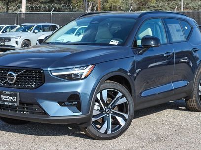 New 2026 Volvo XC40 B5 Ultra w/ Climate Package