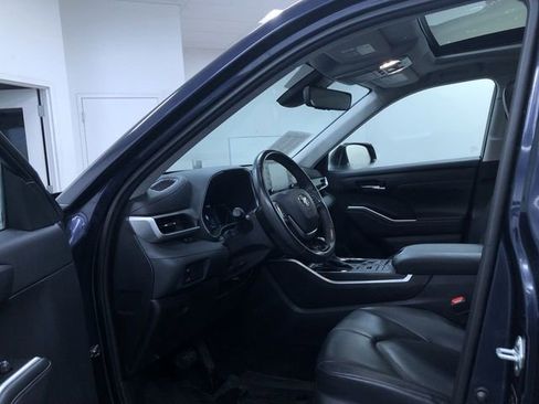 Certified 2021 Toyota Highlander XLE image 10