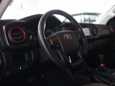 Used 2019 Toyota Tacoma SR image 12