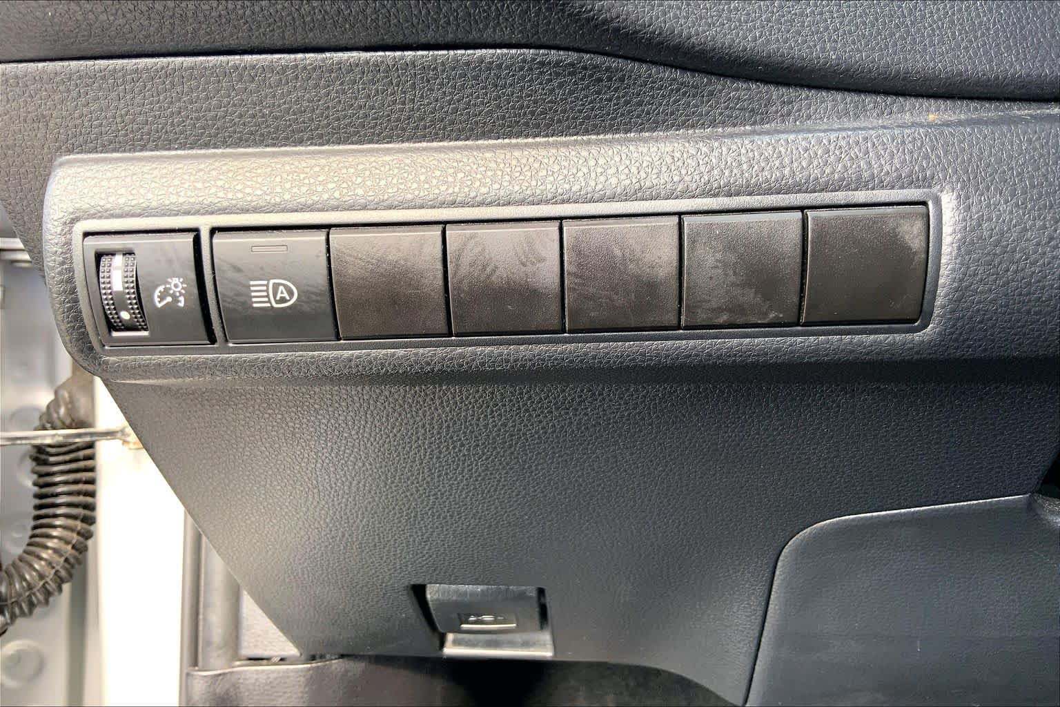 Used 2024 Toyota Corolla LE FWD image 33