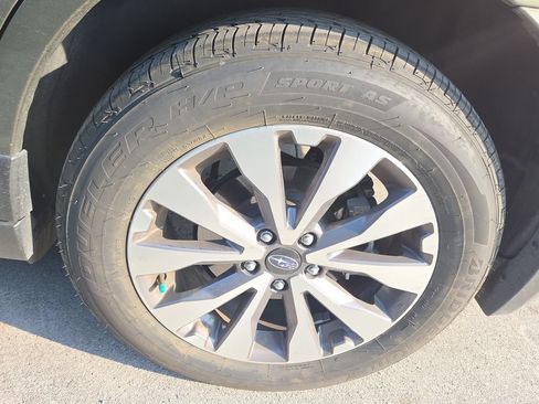 Used 2018 Subaru Outback 3.6R Touring w/ Popular Package #3 AWD/4WD image 9