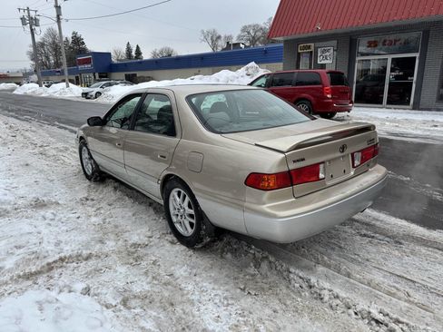 Used 2001 Toyota Camry LE image 3