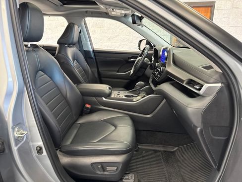 Used 2023 Toyota Highlander XLE AWD/4WD image 52