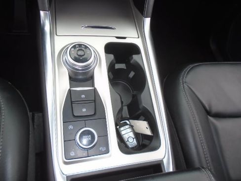 Used 2023 Ford Explorer XLT w/ Equipment Group 202A image 17