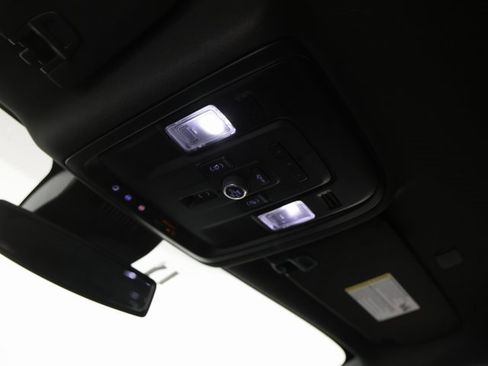 Used 2023 Chevrolet Suburban Premier image 13