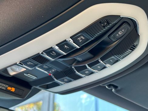 New 2026 Porsche Macan image 21