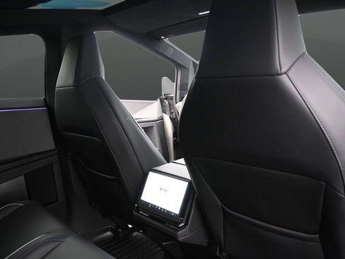 Used 2024 Tesla Cybertruck Cyberbeast AWD/4WD image 31