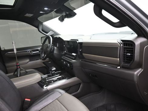 Used 2023 Chevrolet Silverado 1500 ZR2 w/ Technology Package AWD/4WD image 5