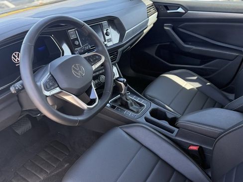 Certified 2022 Volkswagen Jetta SE image 2