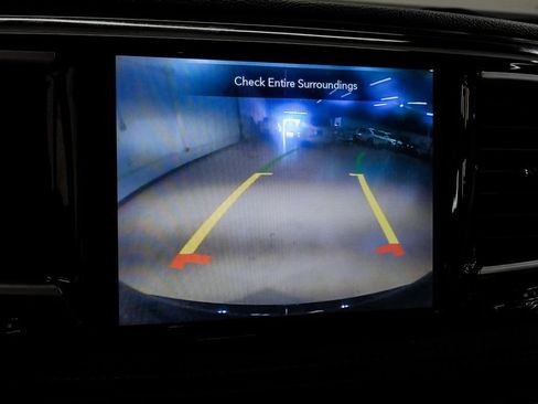Used 2020 Chrysler Pacifica Limited FWD image 32