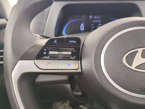Used 2025 Hyundai Elantra SE FWD image 29