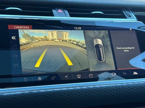 Used 2018 Land Rover Range Rover Velar R-Dynamic SE image 22