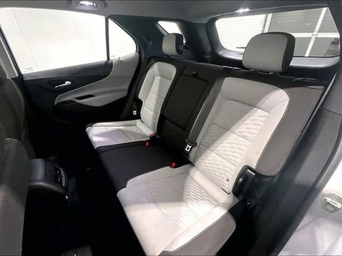 Used 2018 Chevrolet Equinox LS image 23