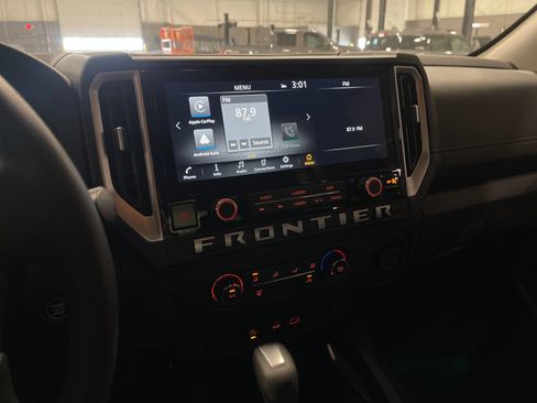Used 2025 Nissan Frontier SV RWD image 19