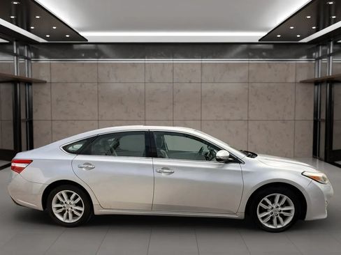 Used 2014 Toyota Avalon XLE FWD image 5
