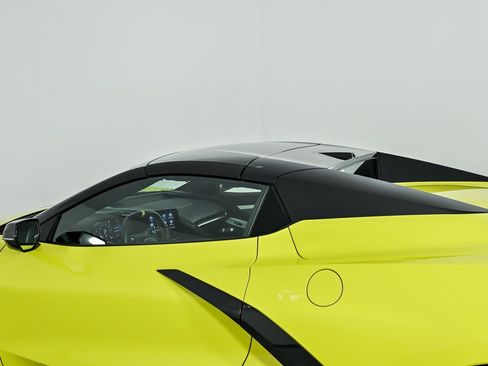 Used 2021 Chevrolet Corvette Stingray Premium Conv w/ Z51 Performance Package image 21