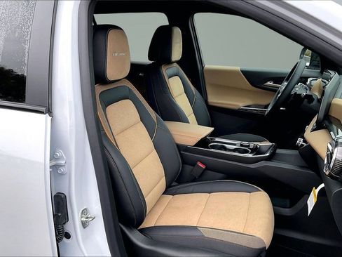 New 2026 Chevrolet Equinox ACTIV w/ Convenience Package III image 11