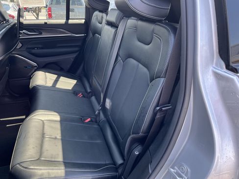 Used 2023 Jeep Grand Cherokee Overland w/ Advanced Protech Group III image 17