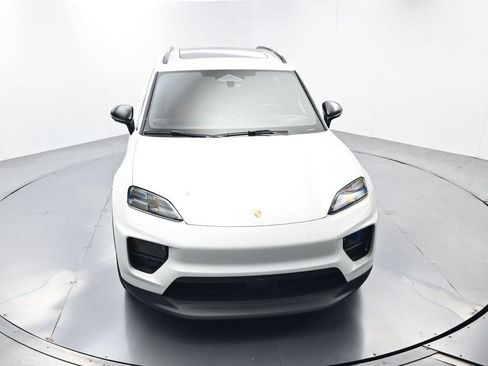 Certified 2025 Porsche Macan 4S Electric AWD/4WD image 40