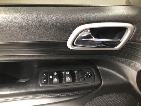 Used 2020 Jeep Grand Cherokee Altitude image 20