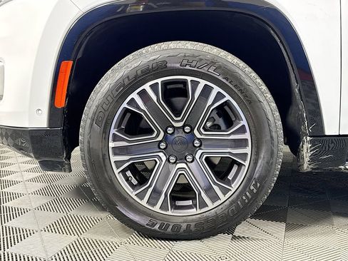 Used 2024 Jeep Wagoneer Series II w/ Flexible Seating Group RWD image 32
