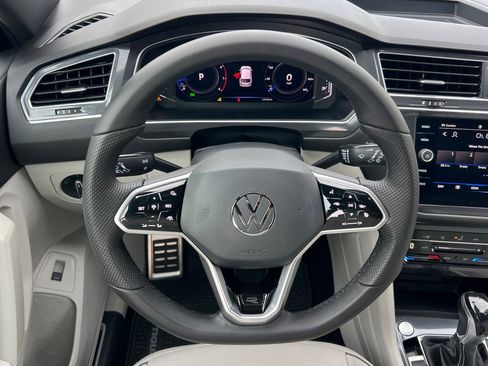 Used 2022 Volkswagen Tiguan SEL R-Line image 14
