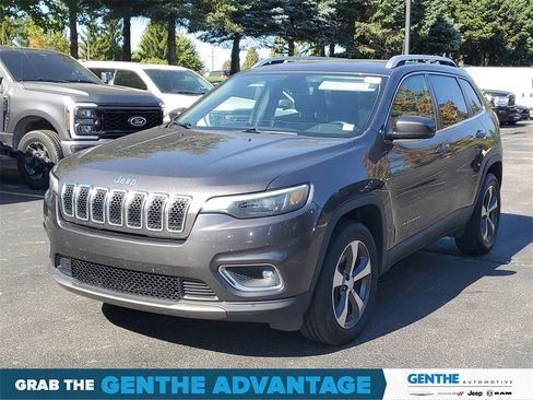Used 2019 Jeep Cherokee Limited image 2