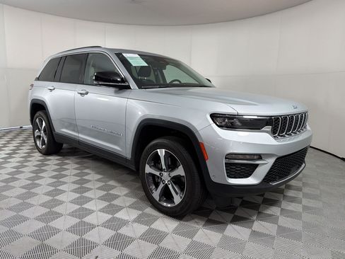 Used 2023 Jeep Grand Cherokee 4WD 4xe w/ Luxury Tech Group II image 7