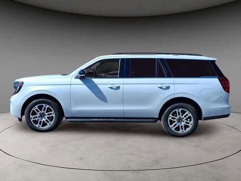 Used 2025 Ford Expedition Active AWD/4WD image 2