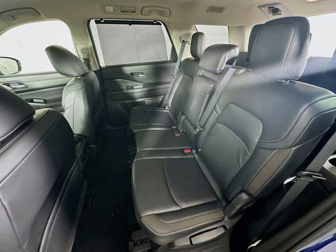 Used 2025 Nissan Pathfinder SL image 27