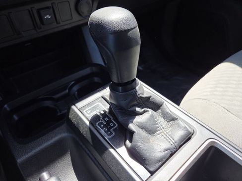 Used 2021 Toyota Tacoma SR AWD/4WD image 34