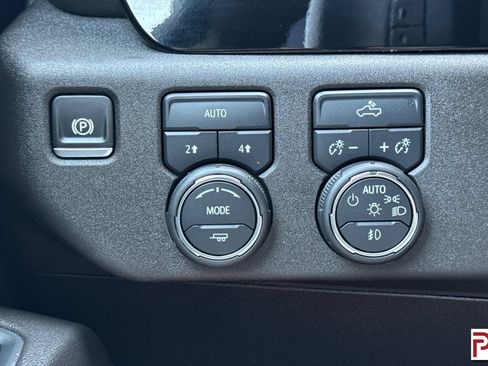 Used 2025 Chevrolet Silverado 1500 RST w/ Convenience Package II AWD/4WD image 32