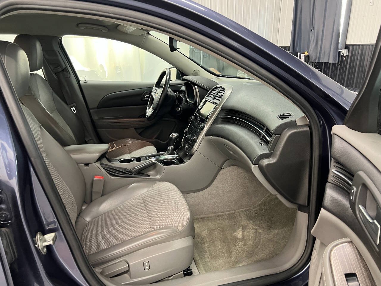 Used 2015 Chevrolet Malibu LT FWD image 11