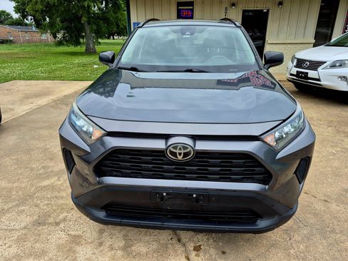 Used 2019 Toyota RAV4 LE FWD image 5