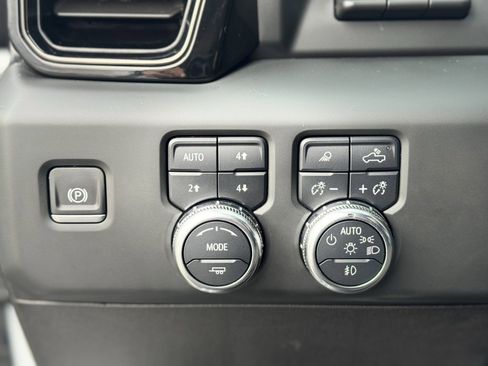 Used 2024 GMC Sierra 2500 AT4 w/ AT4 Premium Plus Package image 20