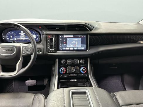 Used 2023 GMC Yukon Denali w/ Denali Reserve Package image 22