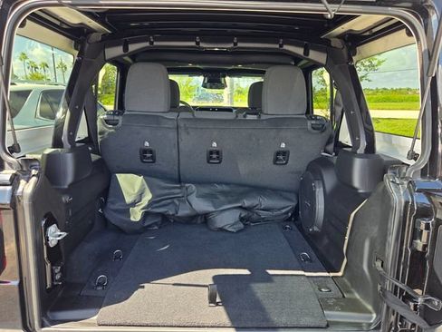 Used 2026 Jeep Wrangler Unlimited Sahara AWD/4WD image 12