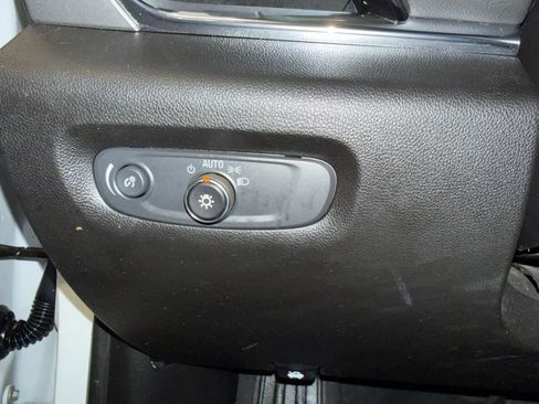 Used 2019 Chevrolet Traverse LS FWD image 15