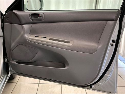 Used 2004 Toyota Camry LE FWD image 12