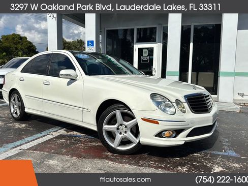 Used 2008 Mercedes-Benz E 350 4MATIC Sedan image 2