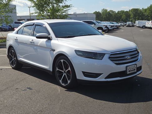 Used 2015 Ford Taurus SEL w/ Equipment Group 201A FWD image 4
