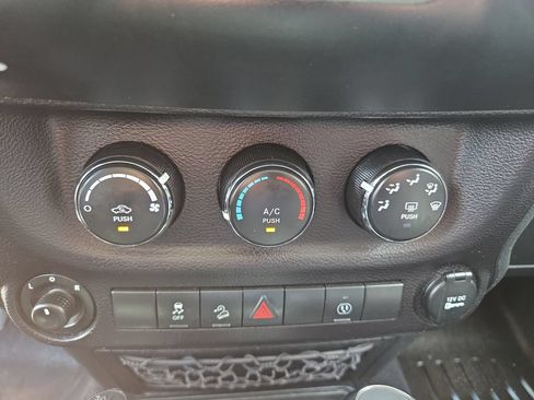 Certified 2018 Jeep Wrangler Unlimited Sahara w/ Connectivity Group AWD/4WD image 15
